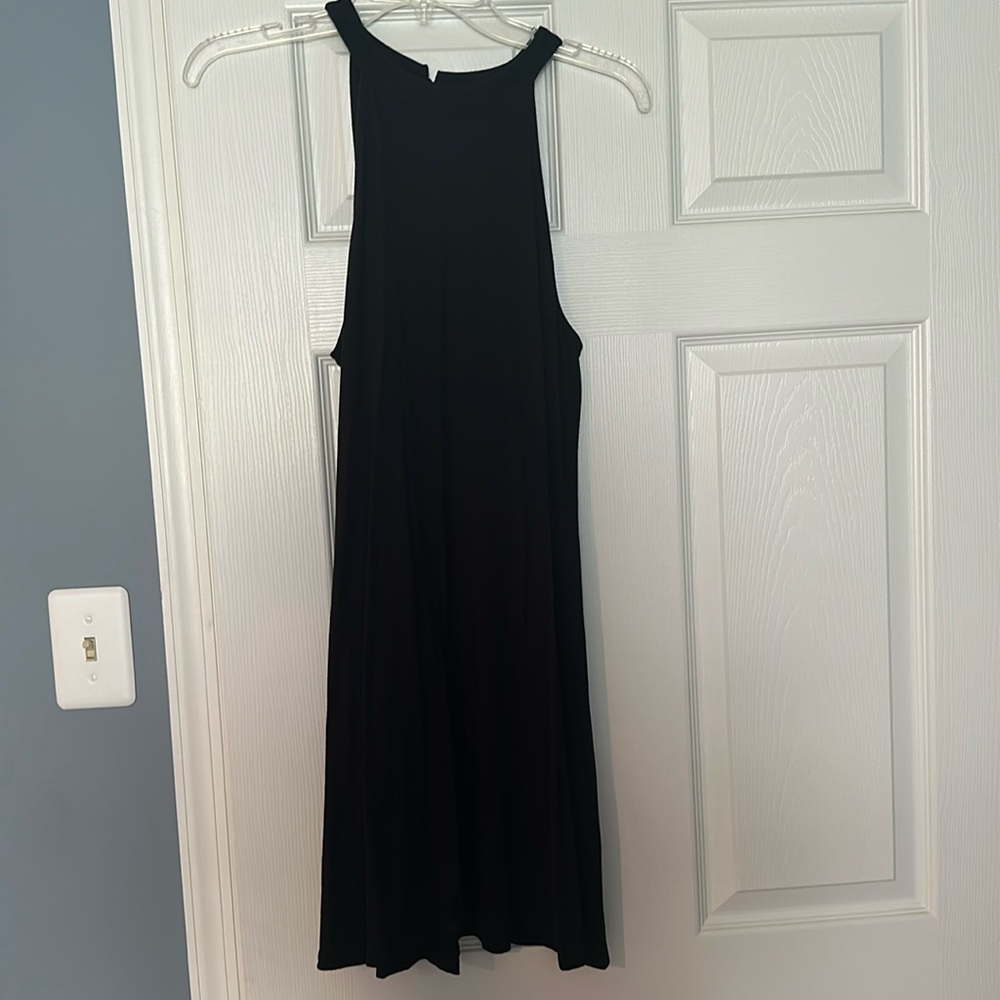 Black cotton express dress with small keyhole back